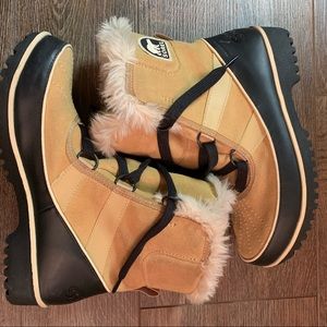 Sorel Tivoli II Suede Boot, like new!